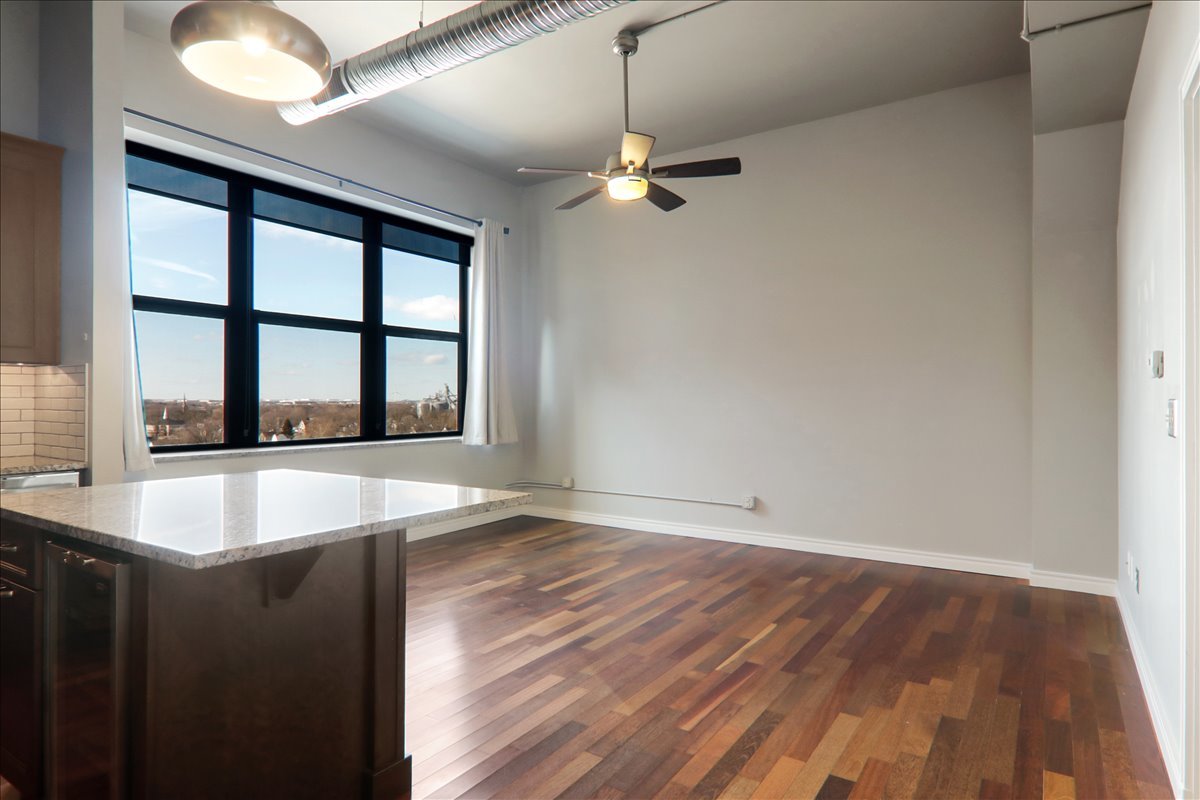 212 North Center Street, Unit 603 Bloomington, IL 61701 - Photo 5 of 35