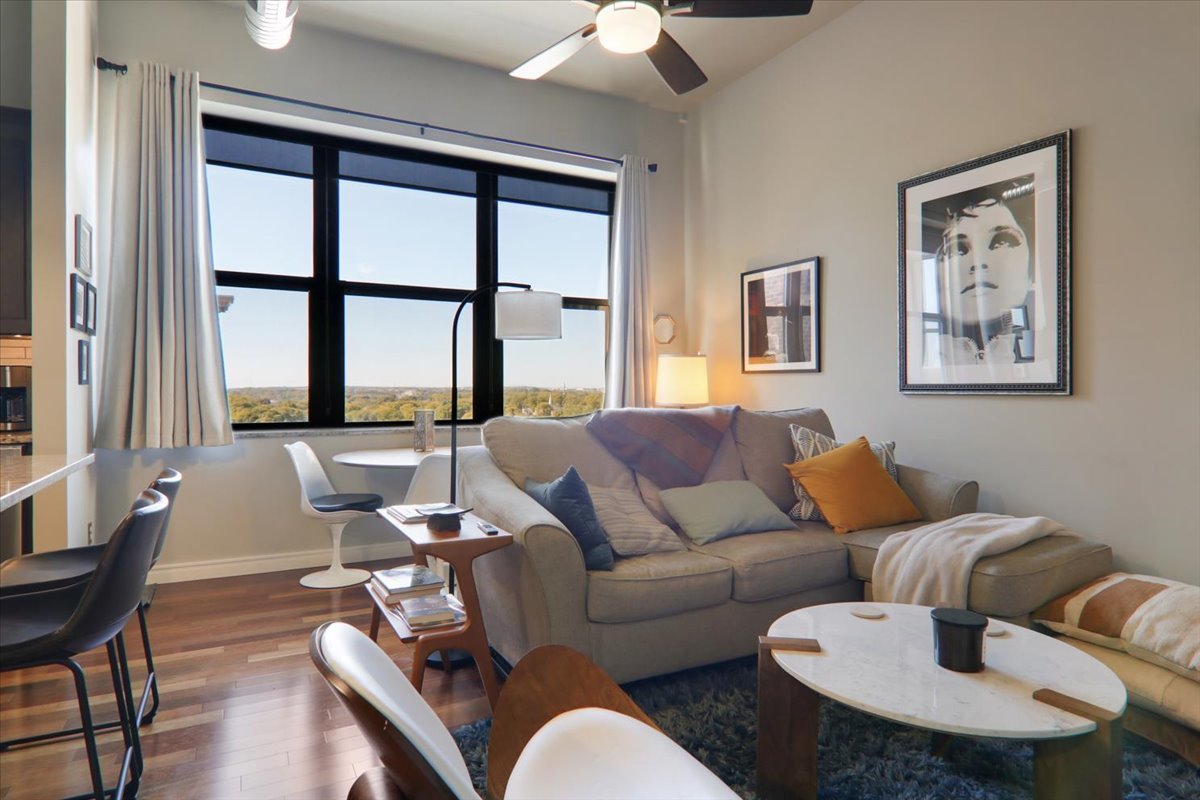 212 North Center Street, Unit 603 Bloomington, IL 61701 - Photo 10 of 35