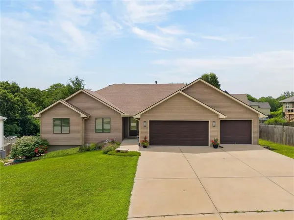 $485,000 | 2301 Woodland Circle, Kearney, MO 64060