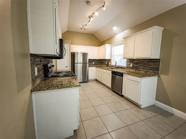 $295,000 | 1524 High Pointe Lane, Cedar Hill, TX 75104