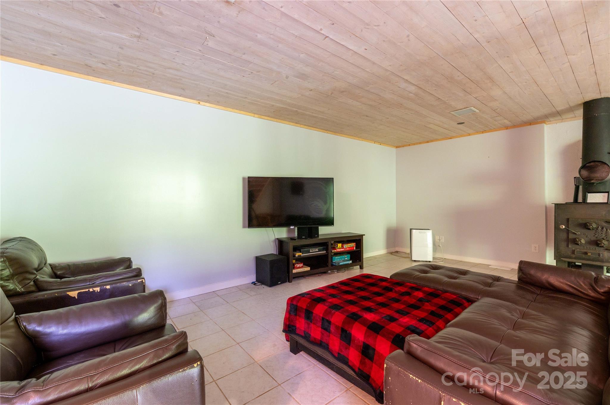 479 Big Ridge Road Burnsville, NC 28714 - Photo 27 of 40 a living room with furniture and a flat screen tv