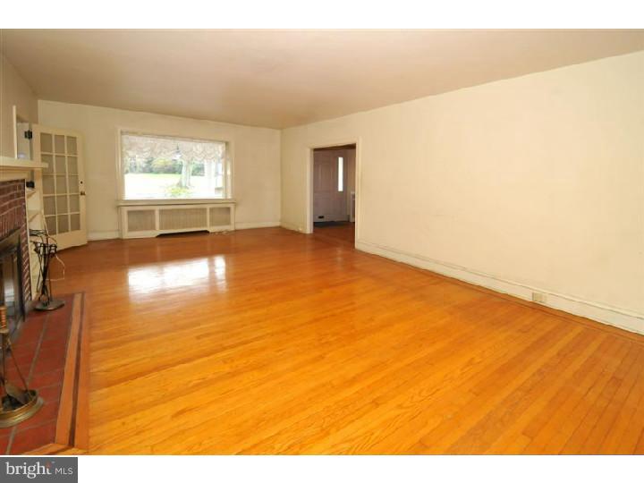 413 Vernon Road Jenkintown, PA 19046 - Photo 4 of 25 Living Room