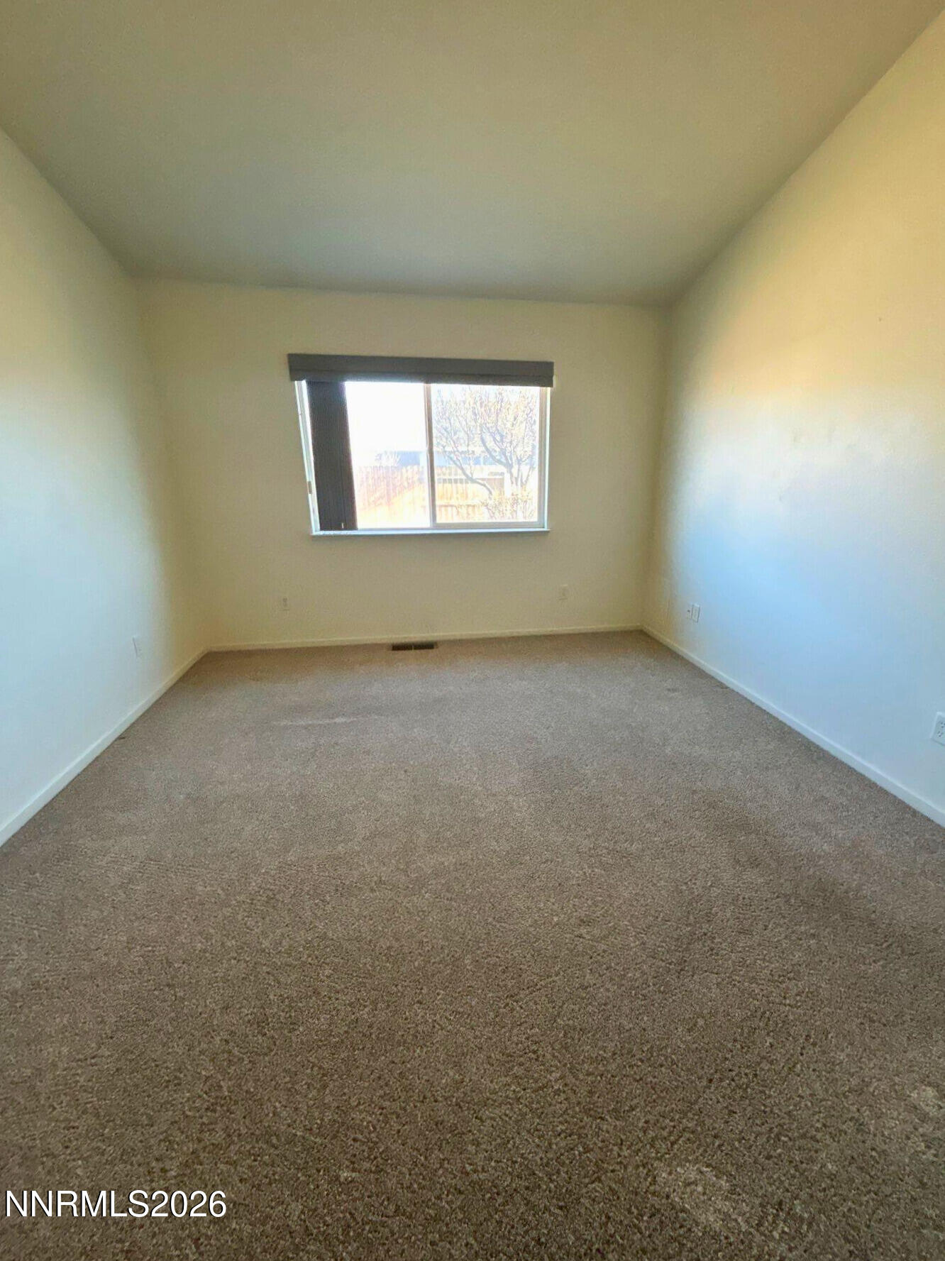 210 Emigrant Way Fernley, NV 89408 - Photo 7 of 14 an empty room with a window