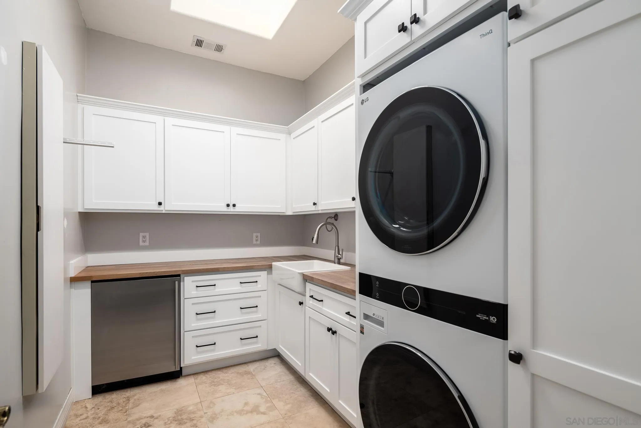 17323 Circa Del Sur Rancho Santa Fe, CA 92067 - Photo 30 of 41 a utility room with dryer and washer