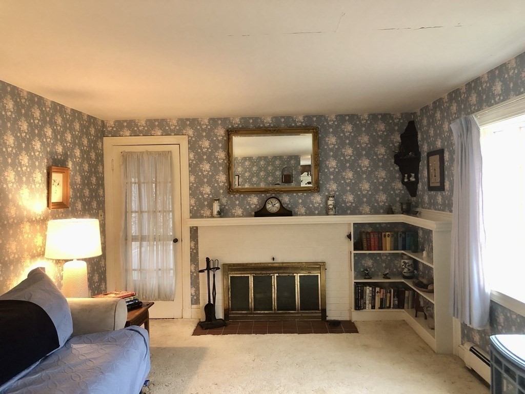 76 Upton Road Waltham, MA 02452 - Photo 4 of 22 Gallery Image 4