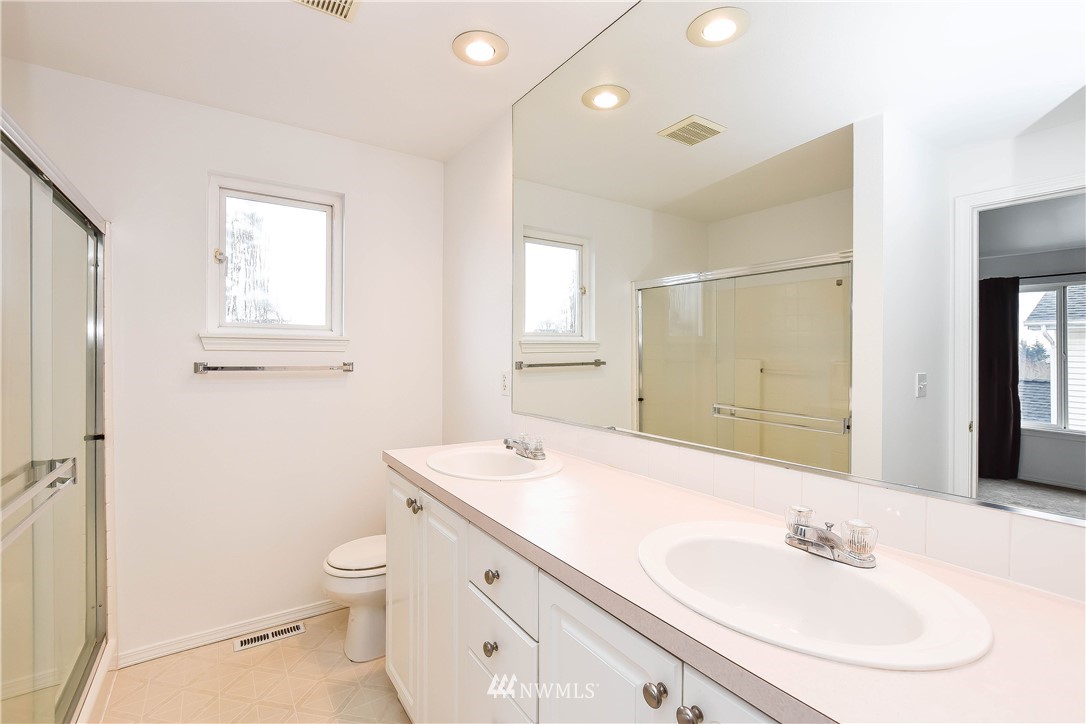 519 Queen Place Northeast Renton, WA 98056 - Photo 14 of 19