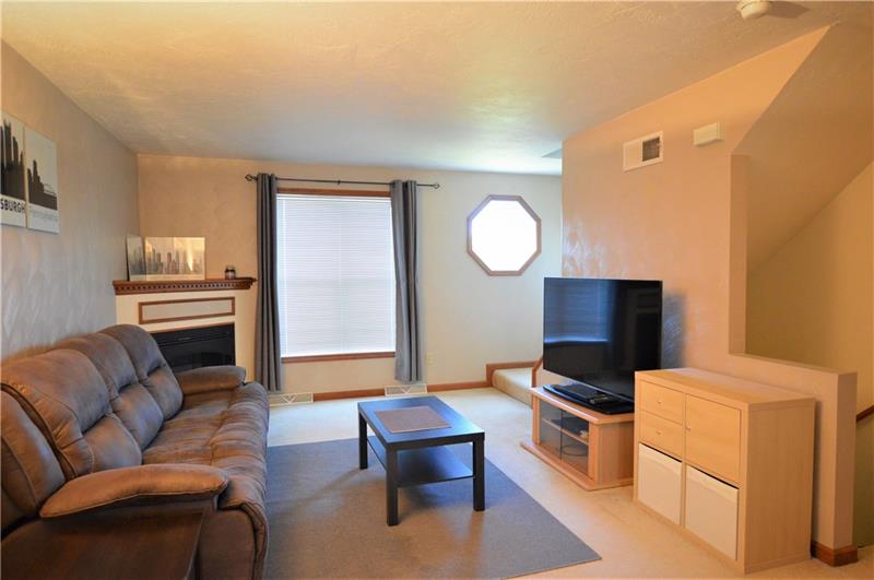 580 Reed Court Jeannette, PA 15644 - Photo 2 of 21 Gallery Image 2