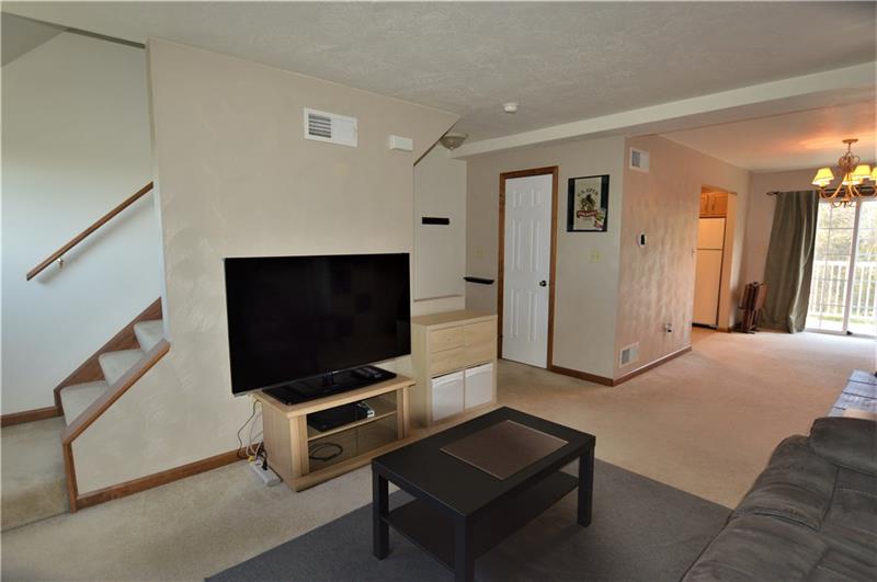 580 Reed Court Jeannette, PA 15644 - Photo 4 of 21 Gallery Image 4