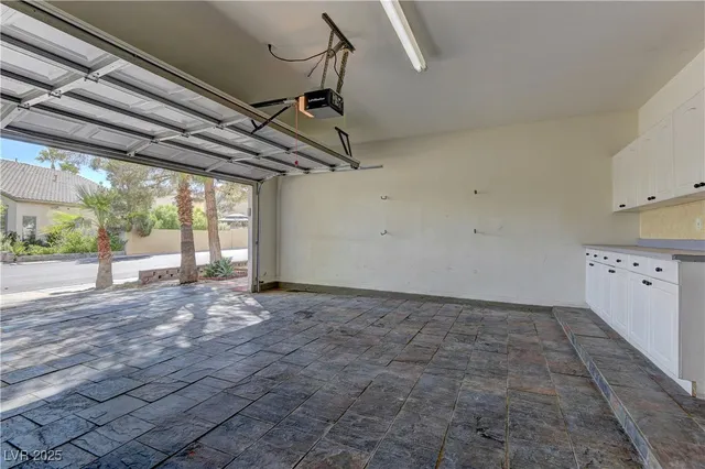 $2,850 | 277 Lakewood Garden Drive, Las Vegas, NV 89148