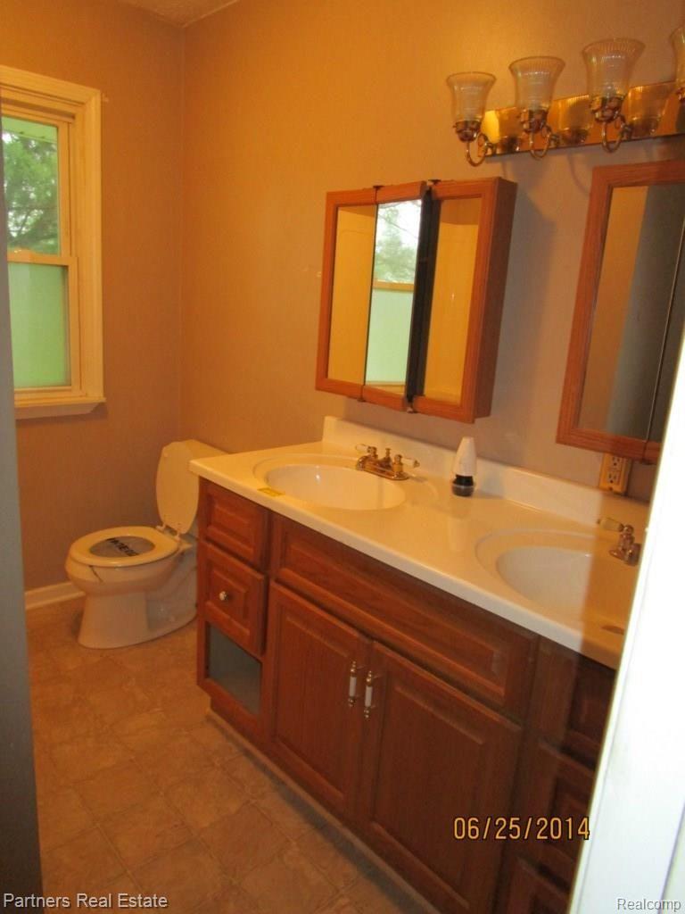 727 North Nicholson Road Fowlerville, MI 48836 - Photo 9 of 12 IMG_0932.jpg