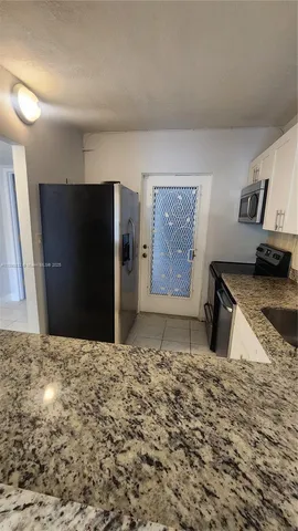 a view of a window in an empty room