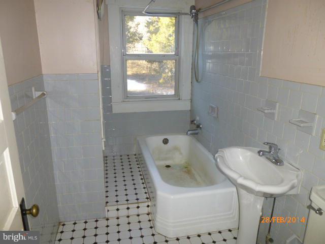 7624 Gaither Road Sykesville, MD 21784 - Photo 8 of 9 Bath