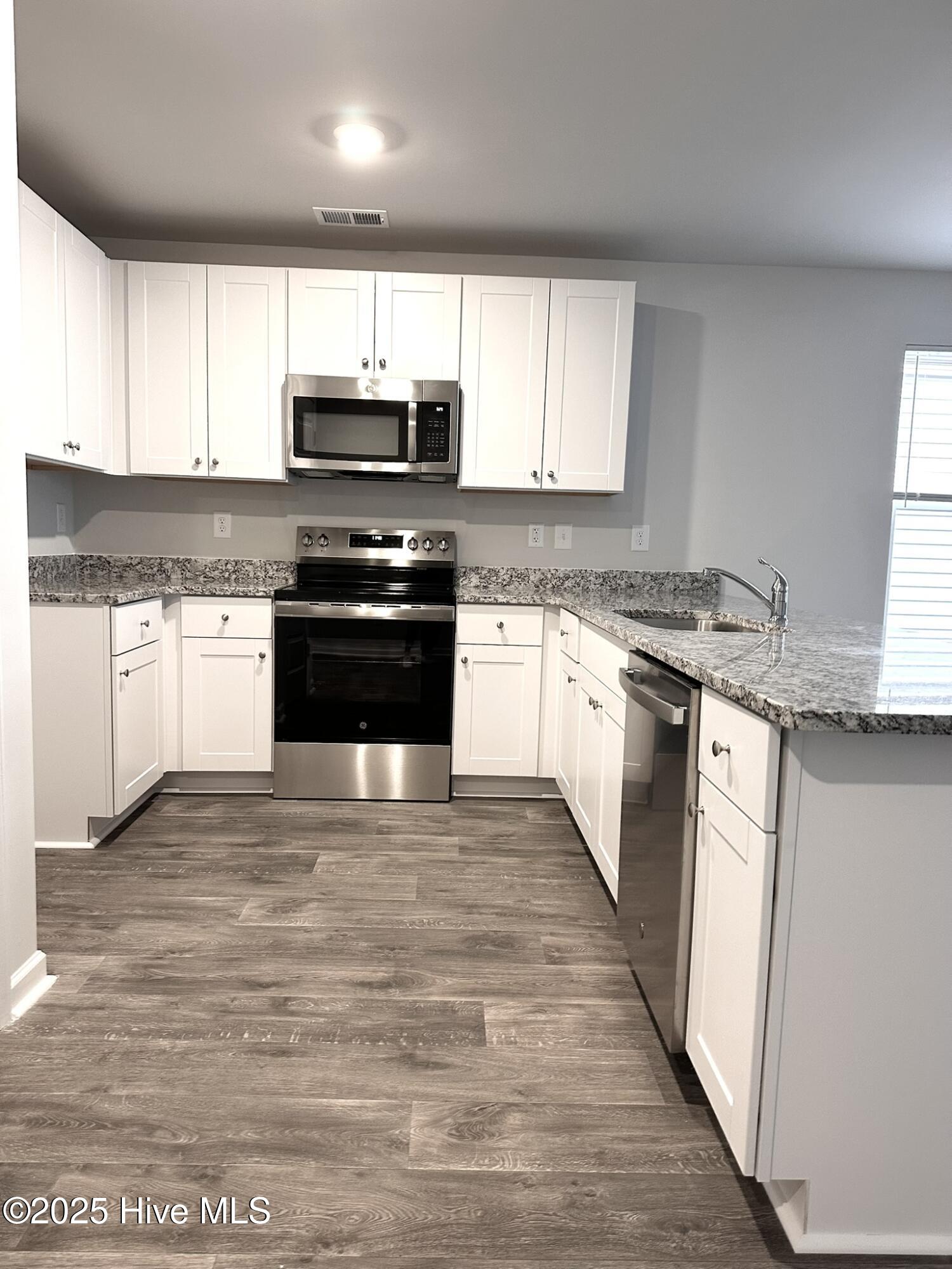 1139 Spadefish Drive Northwest, Unit LOT 146 WOODHAVEN Sunset Beach, NC 28468 - Photo 4 of 12 Lots of counter space, stainless range and microwave included.