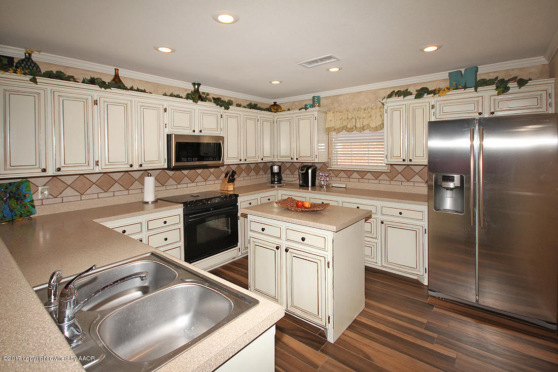 6800 Thunder Road Amarillo, TX 79119 - Photo 9 of 24 Kitchen2