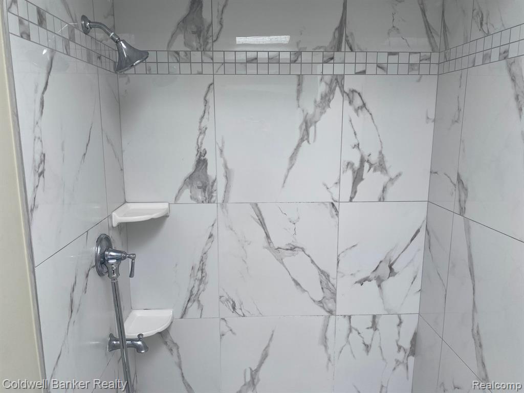 4045 West Maple Road, Unit 202 Bloomfield Hills, MI 48301 - Photo 19 of 23