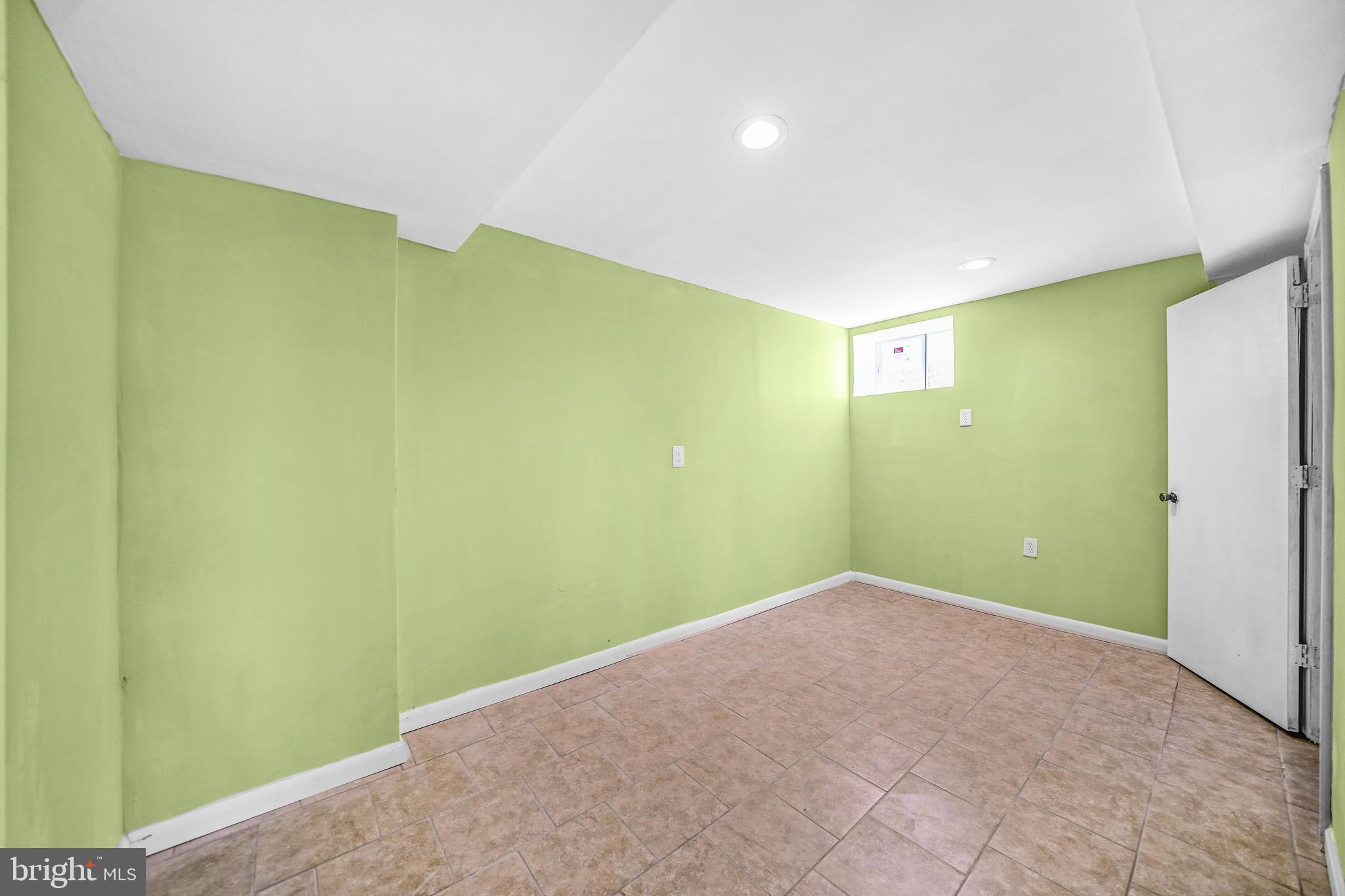 112 Englewood Road Upper Darby, PA 19082 - Photo 16 of 23
