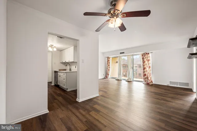 $304,900 | 356 Drummers Lane, Unit 356, Wayne, PA 19087