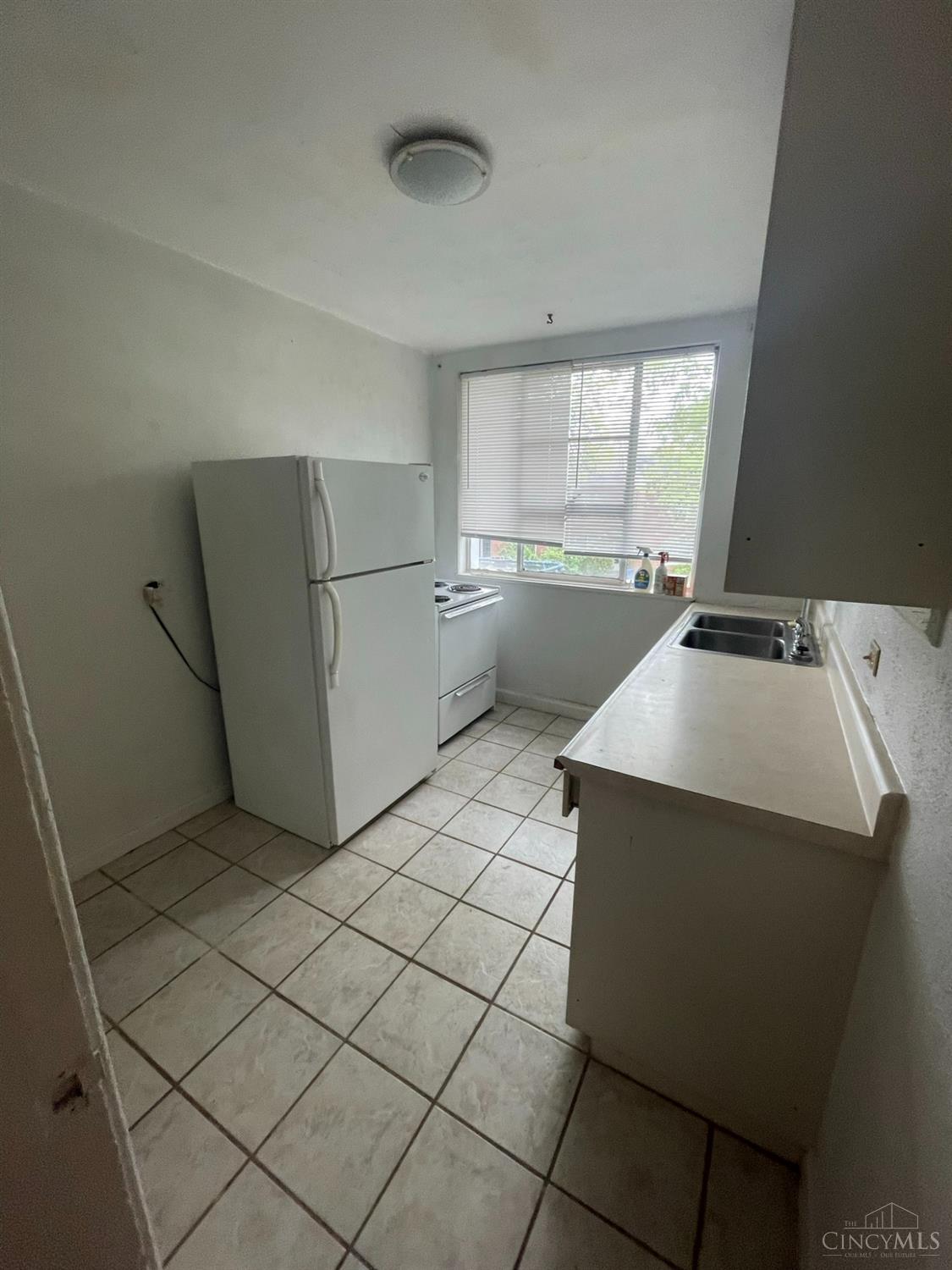 72 Farragut Road Greenhills, OH 45218 - Photo 6 of 6 Gallery Image 6