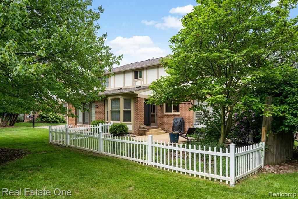 1081 Hathaway Rising Rochester Hills, MI 48306 - Photo 26 of 43