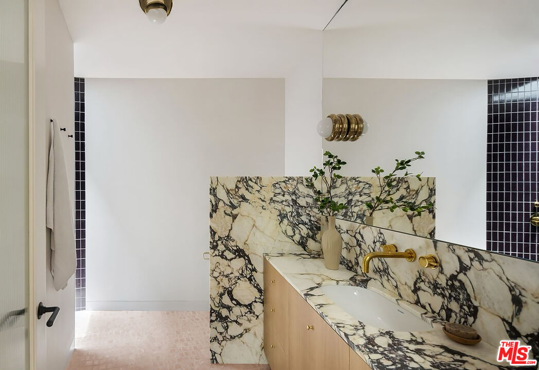 1849 Rising Glen Road Los Angeles, CA 90069 - Photo 16 of 26