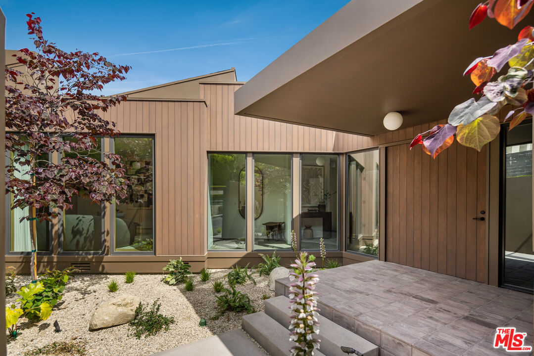 1849 Rising Glen Road Los Angeles, CA 90069 - Photo 2 of 26