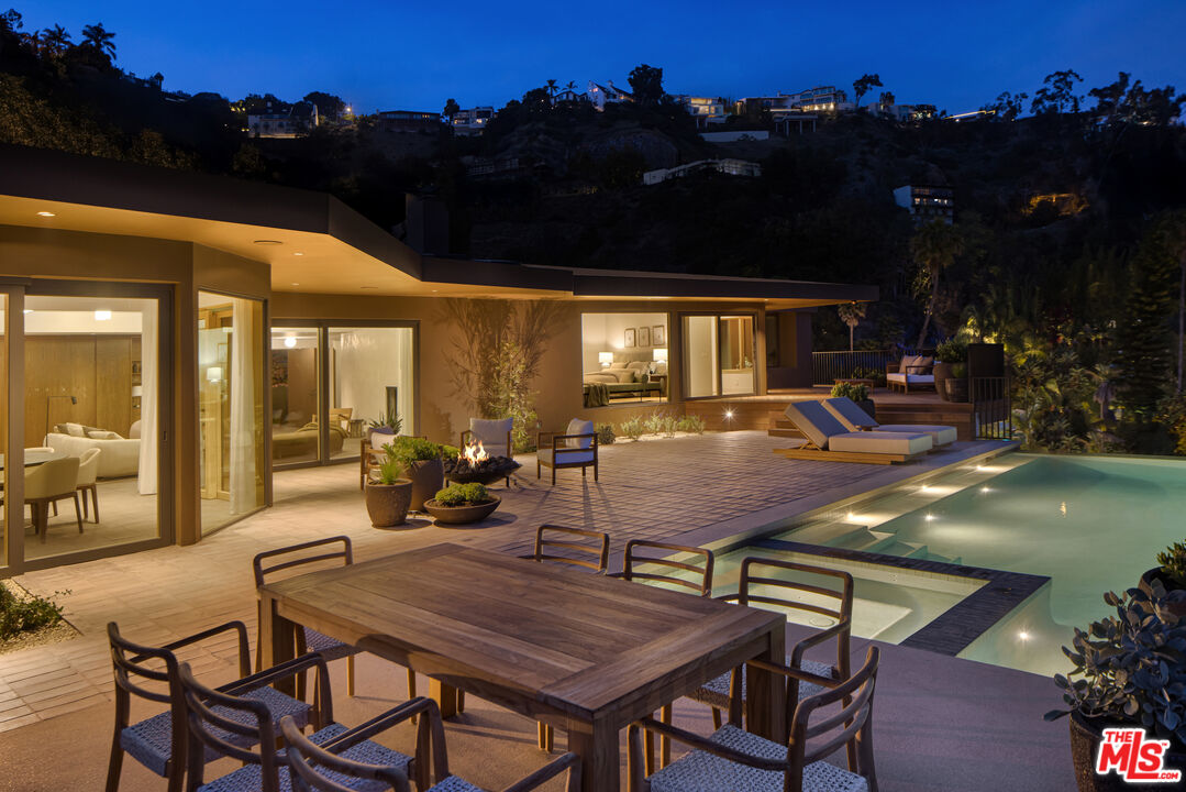 1849 Rising Glen Road Los Angeles, CA 90069 - Photo 23 of 26