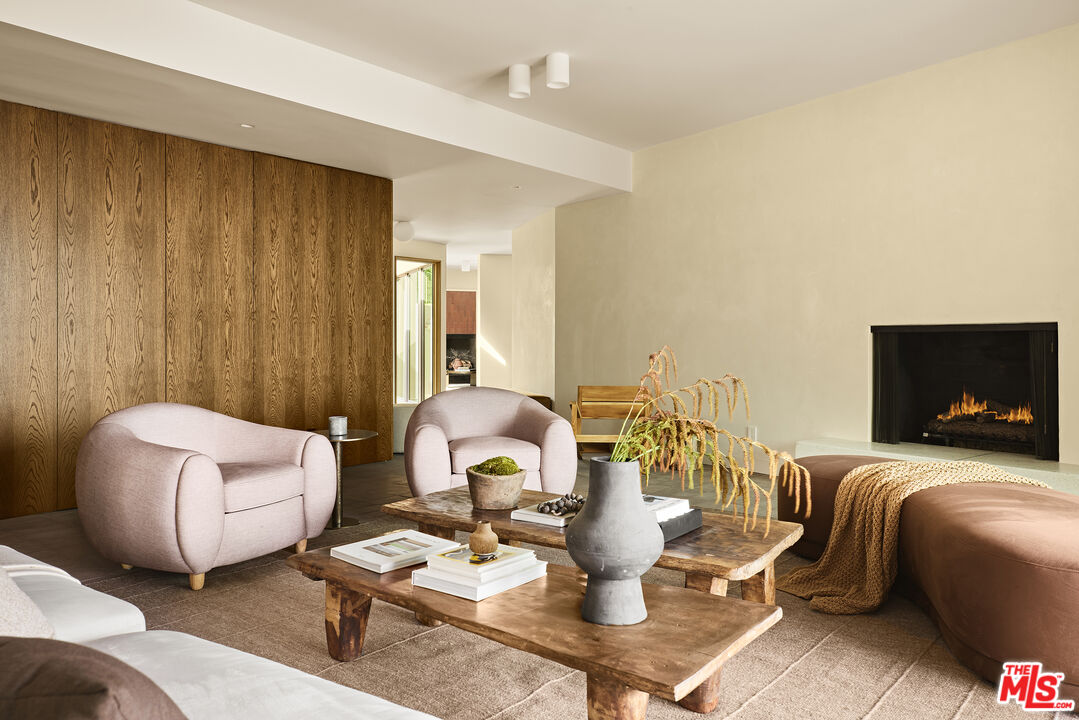 1849 Rising Glen Road Los Angeles, CA 90069 - Photo 4 of 26