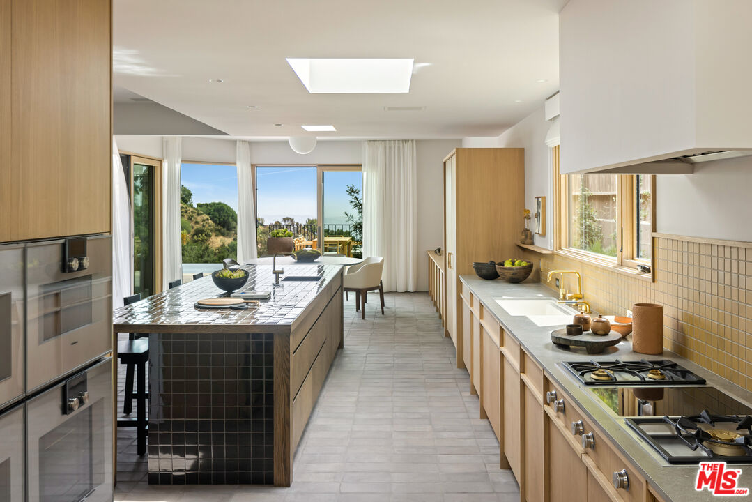 1849 Rising Glen Road Los Angeles, CA 90069 - Photo 6 of 26