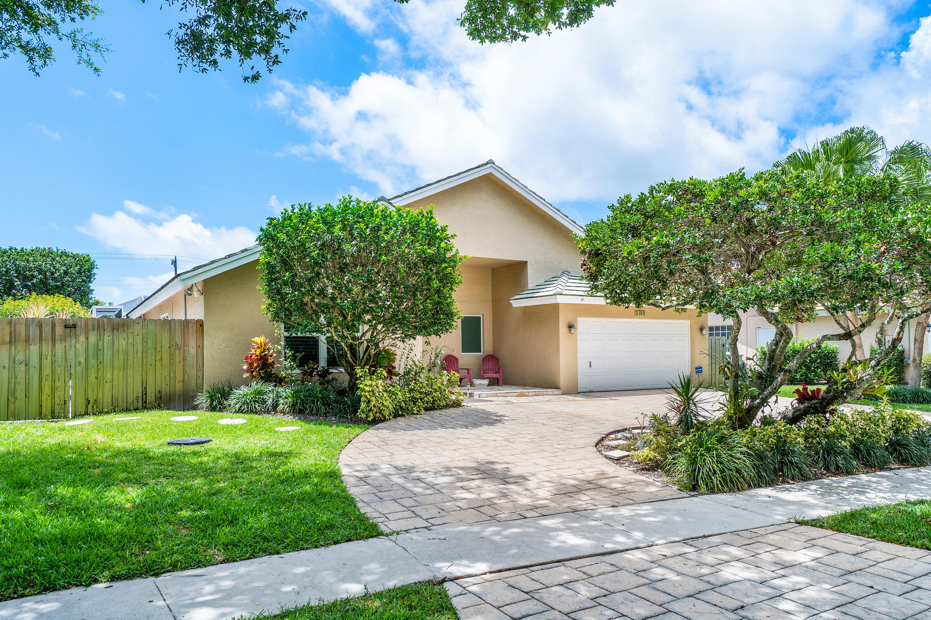 2188 Northwest 8th Street Boca Raton, FL 33431 - Photo 4 of 46 001-2188Northwest8thStreet-BocaRaton-FL-