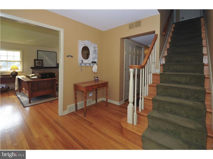 920 Delene Road Jenkintown, PA 19046 - Photo 2 of 25 Foyer