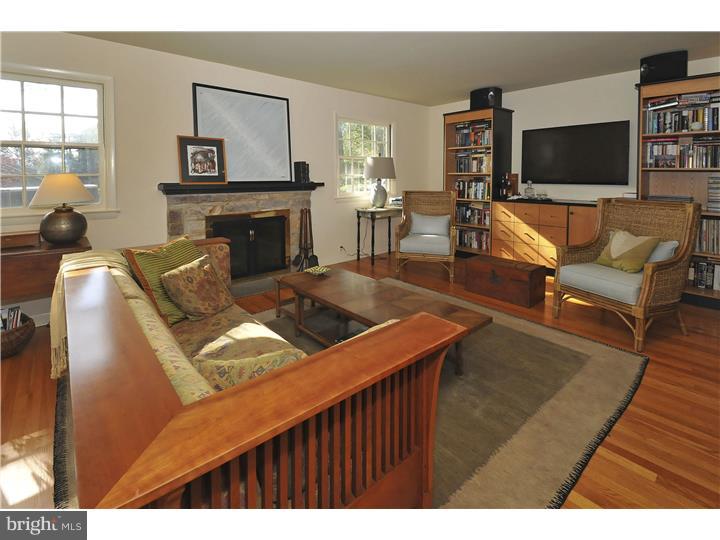 920 Delene Road Jenkintown, PA 19046 - Photo 3 of 25 Living Room