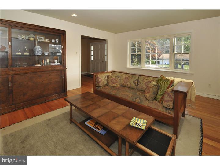 920 Delene Road Jenkintown, PA 19046 - Photo 4 of 25 Living Room