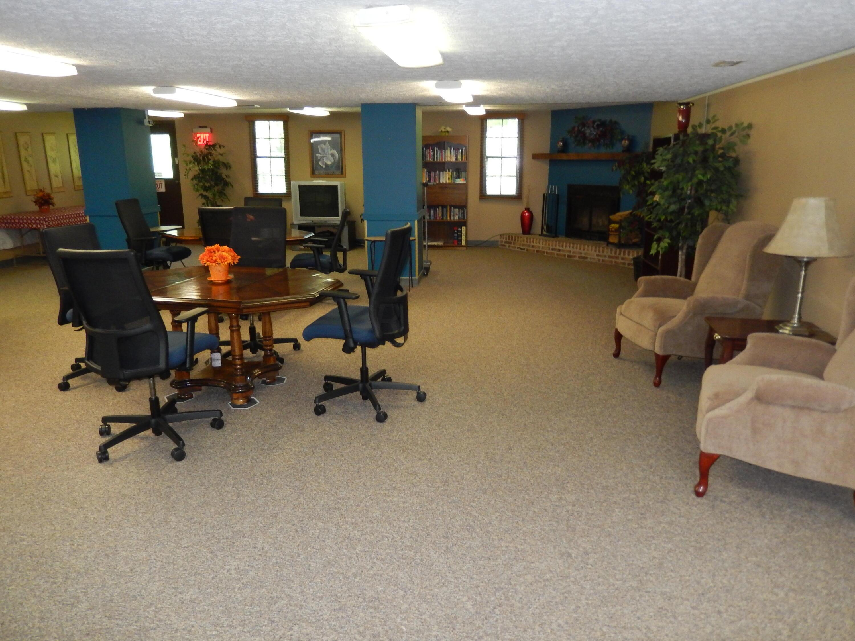 4119 Karl Road, Unit 309 Columbus, OH 43224 - Photo 5 of 26 1st Floor Gathering Area