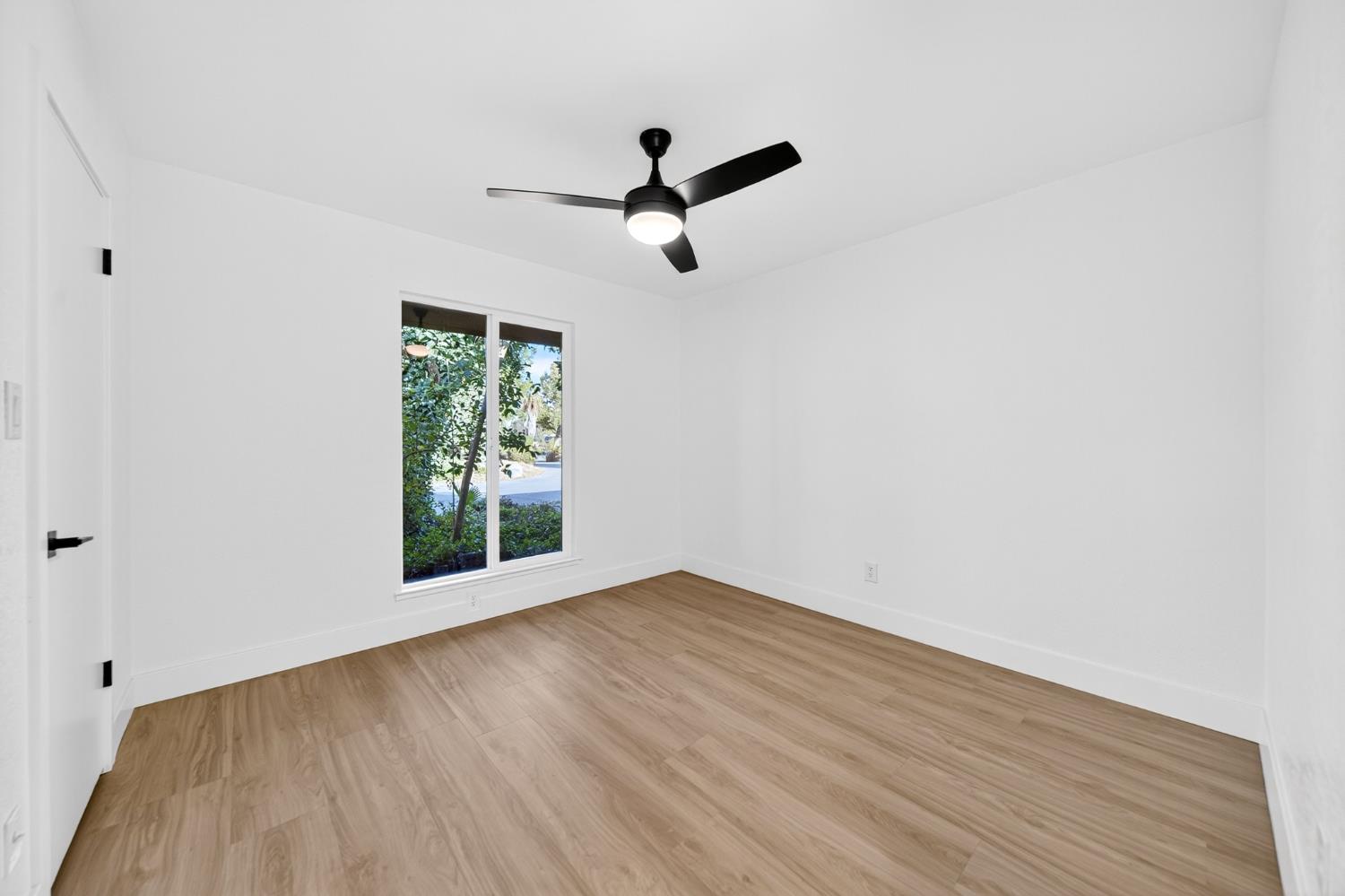 18578 Farallon Road Madera, CA 93638 - Photo 17 of 29 a view of an empty room with wooden floor and a window