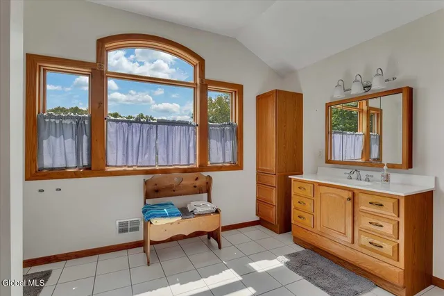 $950,000 | 25 Pleasant Valley Road, Knox, NY 12059