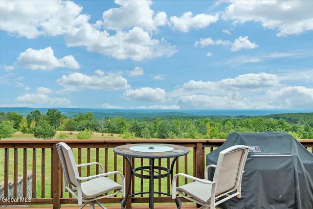 $950,000 | 25 Pleasant Valley Road, Knox, NY 12059