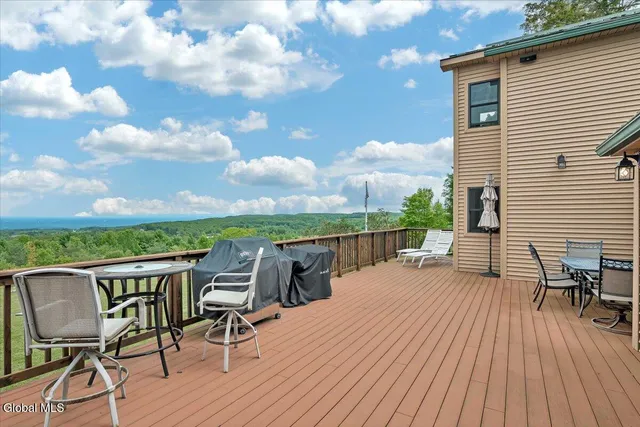 $950,000 | 25 Pleasant Valley Road, Knox, NY 12059