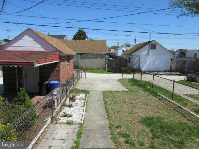 7842 Harold Road Baltimore, MD 21222 - Photo 3 of 13 Large Yard