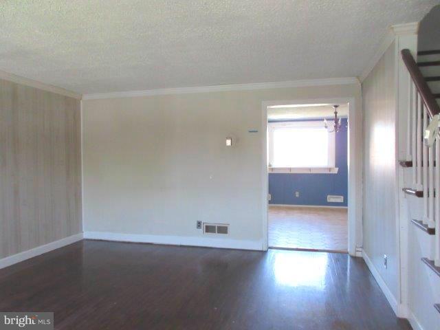 7842 Harold Road Baltimore, MD 21222 - Photo 4 of 13 Living Room