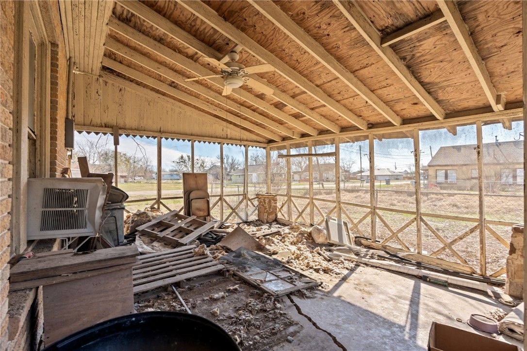 306 East Adams Street Itasca, TX 76055 - Photo 11 of 29 a view of a room with gym equipment