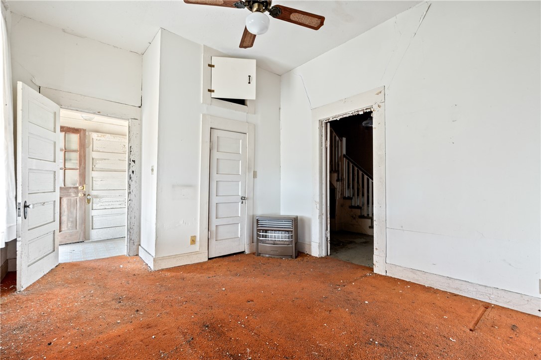 306 East Adams Street Itasca, TX 76055 - Photo 9 of 29 an empty room with closet and a chandelier fan