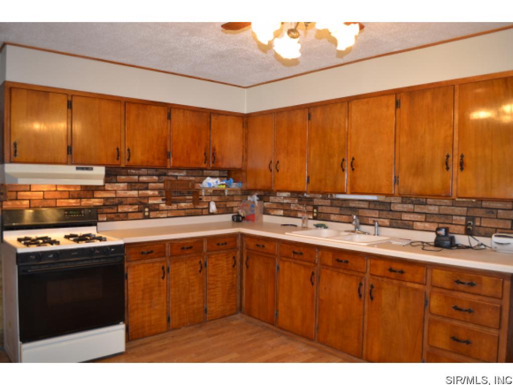 29730 Walnut Hill Road Centralia, IL 62801 - Photo 3 of 13