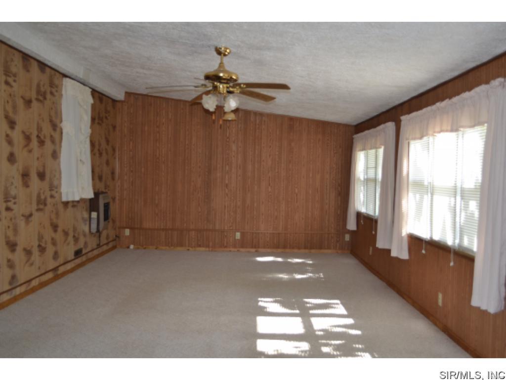 29730 Walnut Hill Road Centralia, IL 62801 - Photo 5 of 13
