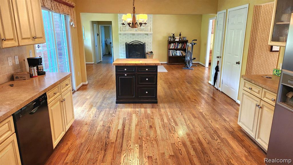 608 Canterbury Road Grosse Pointe Woods, MI 48236 - Photo 6 of 28