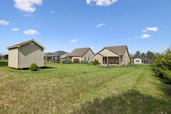 a view of a house with backyard and garden