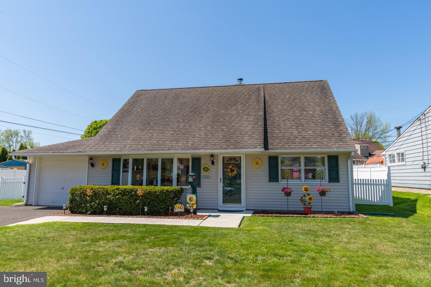 132 Hedge Road Levittown, PA 19056 - Photo 1 of 23 Gallery Image 1
