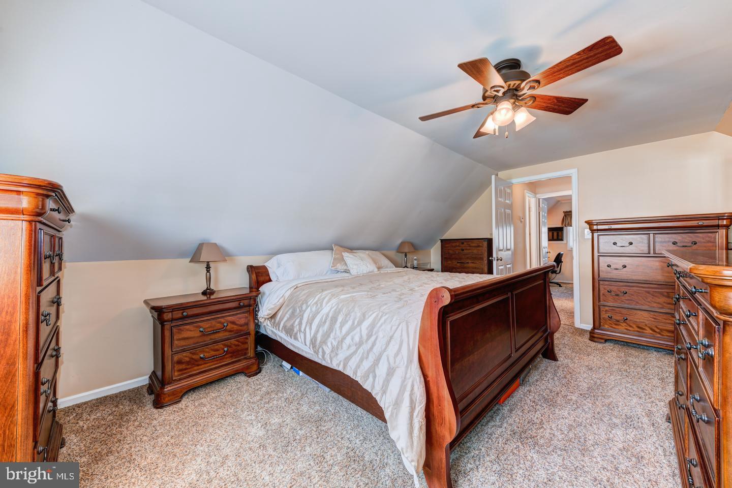 132 Hedge Road Levittown, PA 19056 - Photo 18 of 23 Gallery Image 18