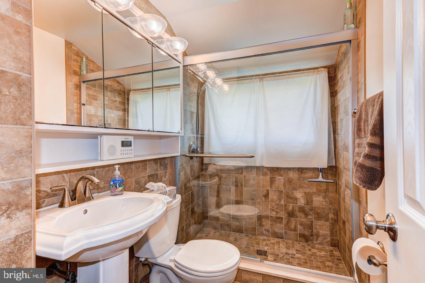 132 Hedge Road Levittown, PA 19056 - Photo 19 of 23 Gallery Image 19