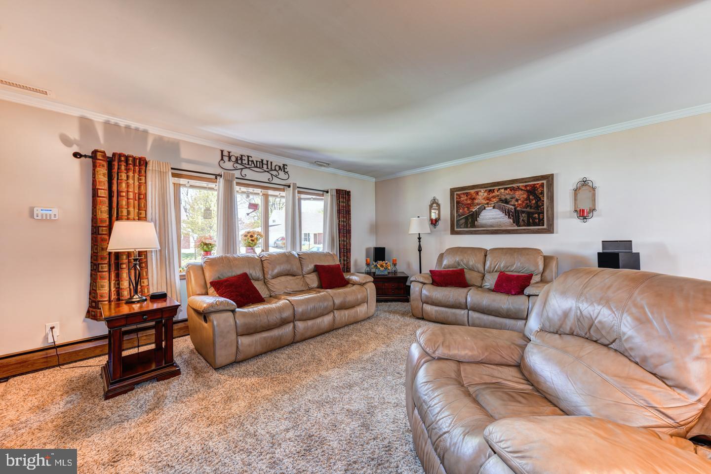 132 Hedge Road Levittown, PA 19056 - Photo 3 of 23 Gallery Image 3