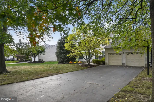 a view of a house with a yard and garage